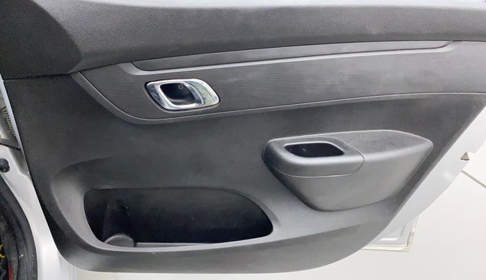 2019 Renault Kwid RXT 1.0 AMT (O), Petrol, Automatic, 28,249 km, Driver Side Door Panels Control