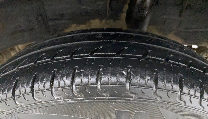 2019 Renault Kwid RXT 1.0 AMT (O), Petrol, Automatic, 28,249 km, Left Rear Tyre Tread