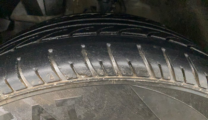 2016 Honda Jazz 1.2L I-VTEC E, Petrol, Manual, 1,00,945 km, Left Front Tyre Tread