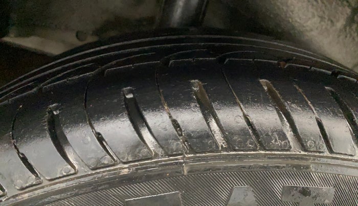 2016 Honda Jazz 1.2L I-VTEC E, Petrol, Manual, 1,00,945 km, Right Rear Tyre Tread