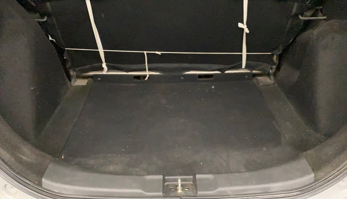 2016 Honda Jazz 1.2L I-VTEC E, Petrol, Manual, 1,00,945 km, Boot Inside