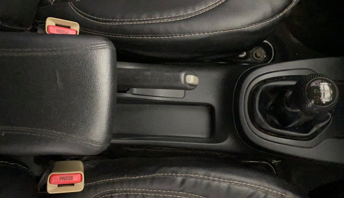 2016 Honda Jazz 1.2L I-VTEC E, Petrol, Manual, 1,00,945 km, Gear Lever