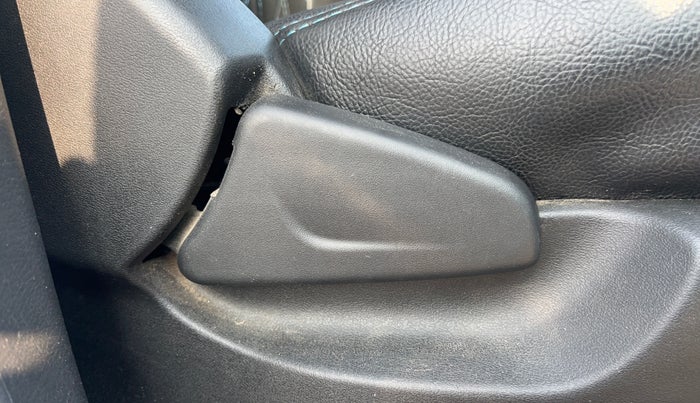 2021 Datsun Redi Go T(O) 1.0, Petrol, Manual, 98,763 km, Driver Side Adjustment Panel