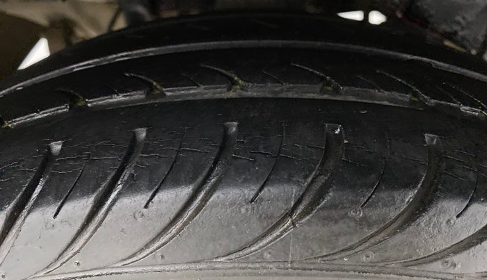 2010 Hyundai Santro Xing GLS, Petrol, Manual, 27,590 km, Right Rear Tyre Tread