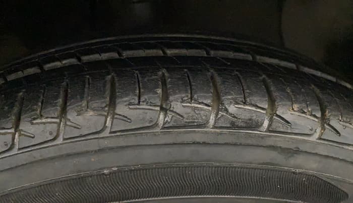 2017 Hyundai Xcent SX 1.2, Petrol, Manual, 41,453 km, Right Front Tyre Tread