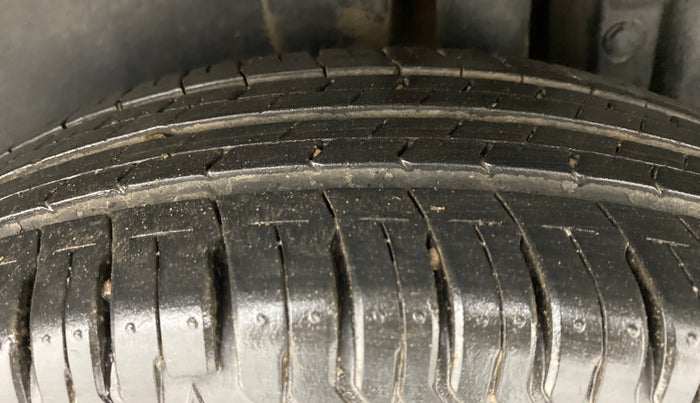 2012 Maruti Swift VXI, Petrol, Manual, 67,458 km, Left Rear Tyre Tread