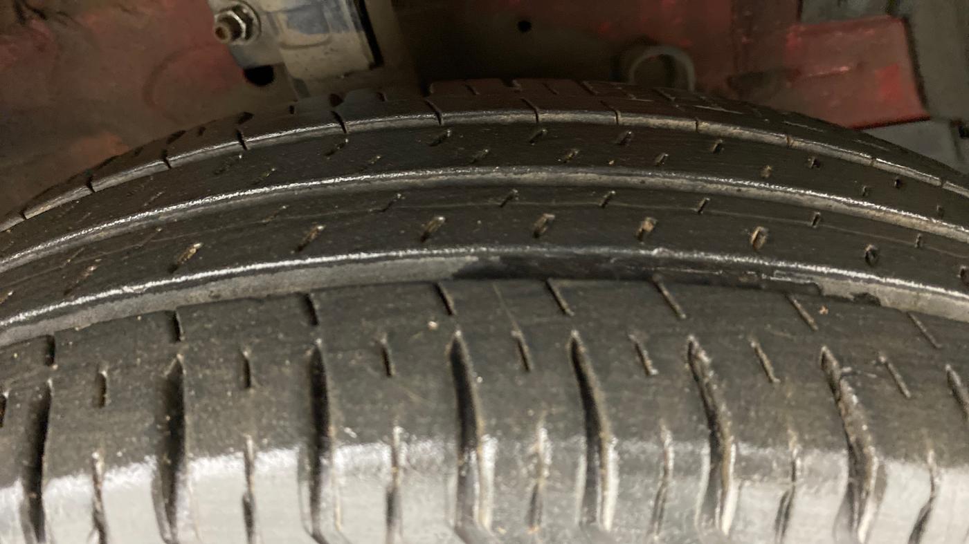 2012 Maruti Swift VXI, Petrol, Manual, 67,458 km, Right Front Tyre Tread