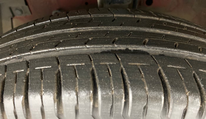 2012 Maruti Swift VXI, Petrol, Manual, 67,458 km, Left Front Tyre Tread