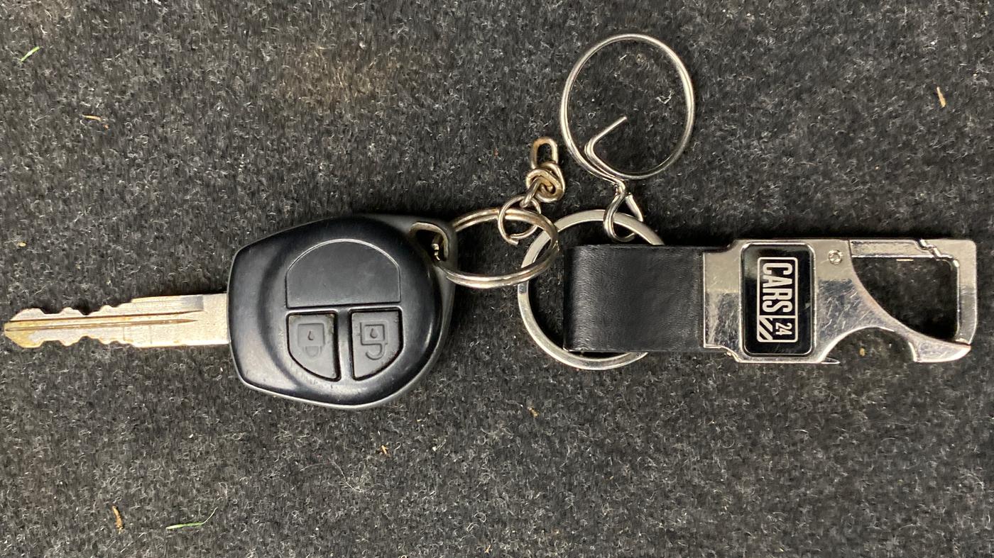 2012 Maruti Swift VXI, Petrol, Manual, 67,458 km, Key Close Up