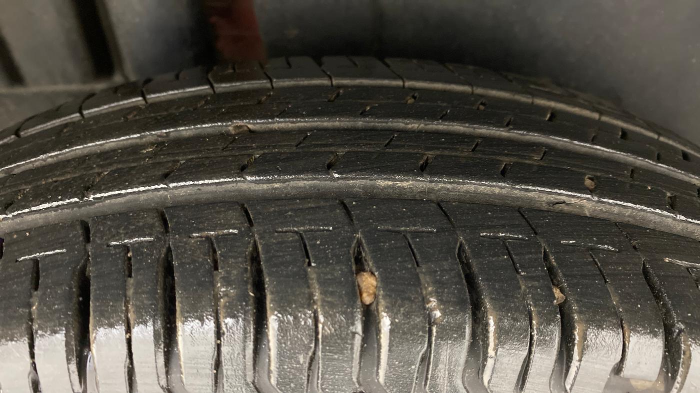 2012 Maruti Swift VXI, Petrol, Manual, 67,458 km, Right Rear Tyre Tread
