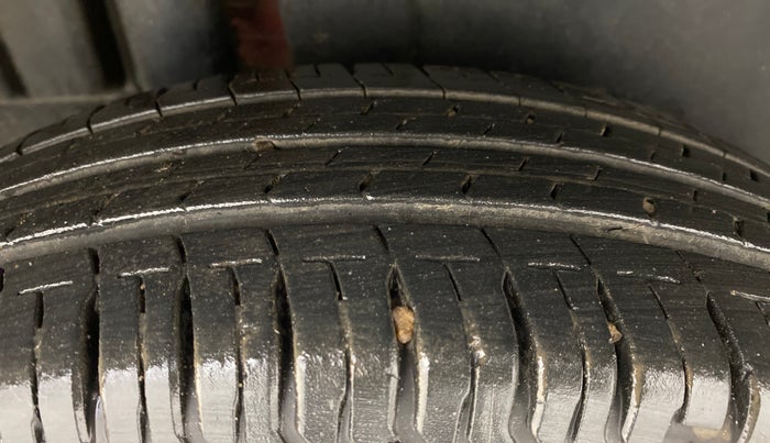 2012 Maruti Swift VXI, Petrol, Manual, 67,458 km, Right Rear Tyre Tread
