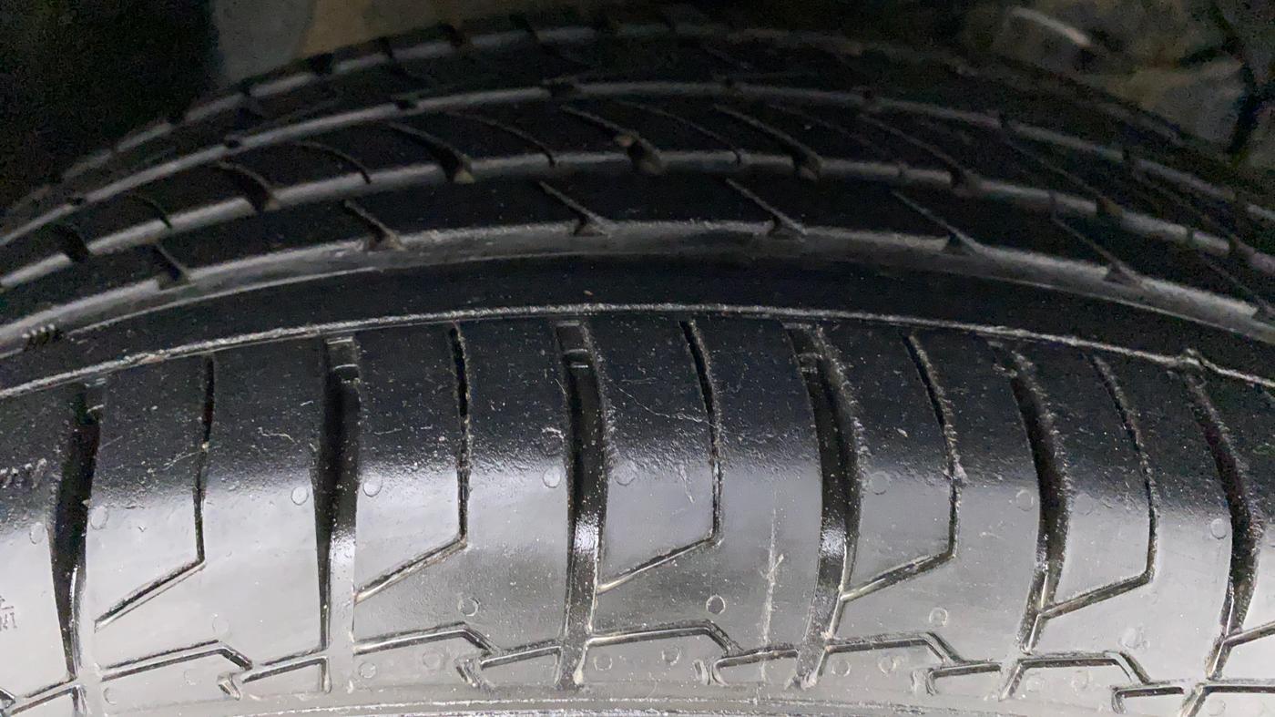 2020 Maruti S Cross ALPHA 1.5, Petrol, Manual, 6,260 km, Right Front Tyre Tread