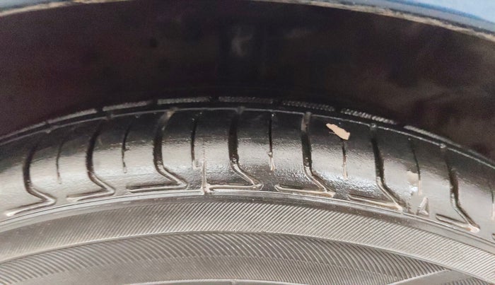2014 Maruti Ertiga VXI, Petrol, Manual, 86,808 km, Right Front Tyre Tread