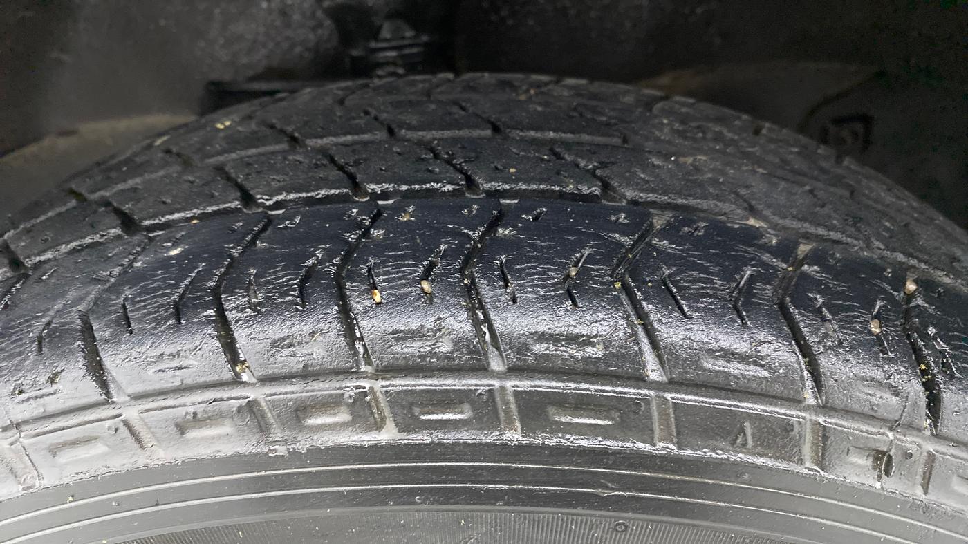 2017 Maruti Eeco 5 STR WITH A/C+HTR, Petrol, Manual, 41,848 km, Left Front Tyre Tread