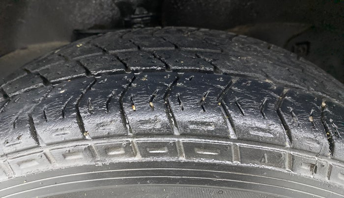 2017 Maruti Eeco 5 STR WITH A/C+HTR, Petrol, Manual, 41,848 km, Left Front Tyre Tread