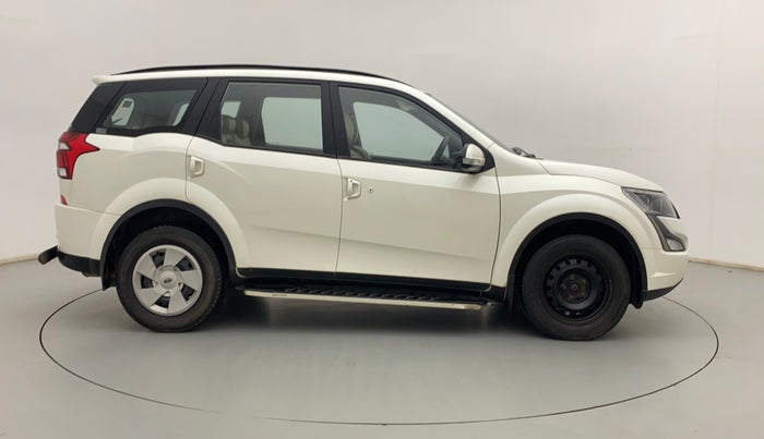 2019 Mahindra XUV500 W7, Diesel, Manual, 47,691 km, Right Side View