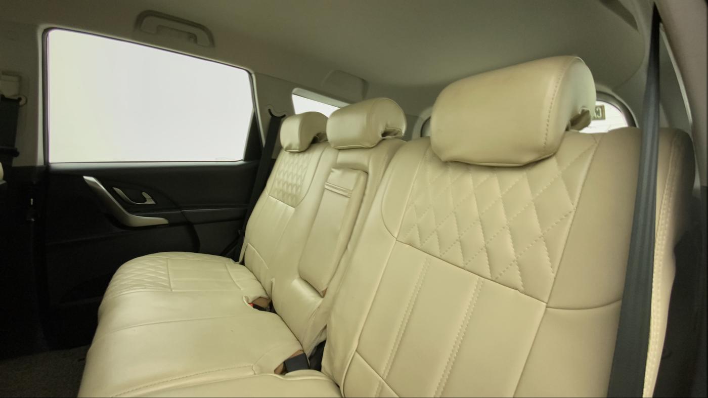 2019 Mahindra XUV500 W7, Diesel, Manual, 47,691 km, Right Side Rear Door Cabin