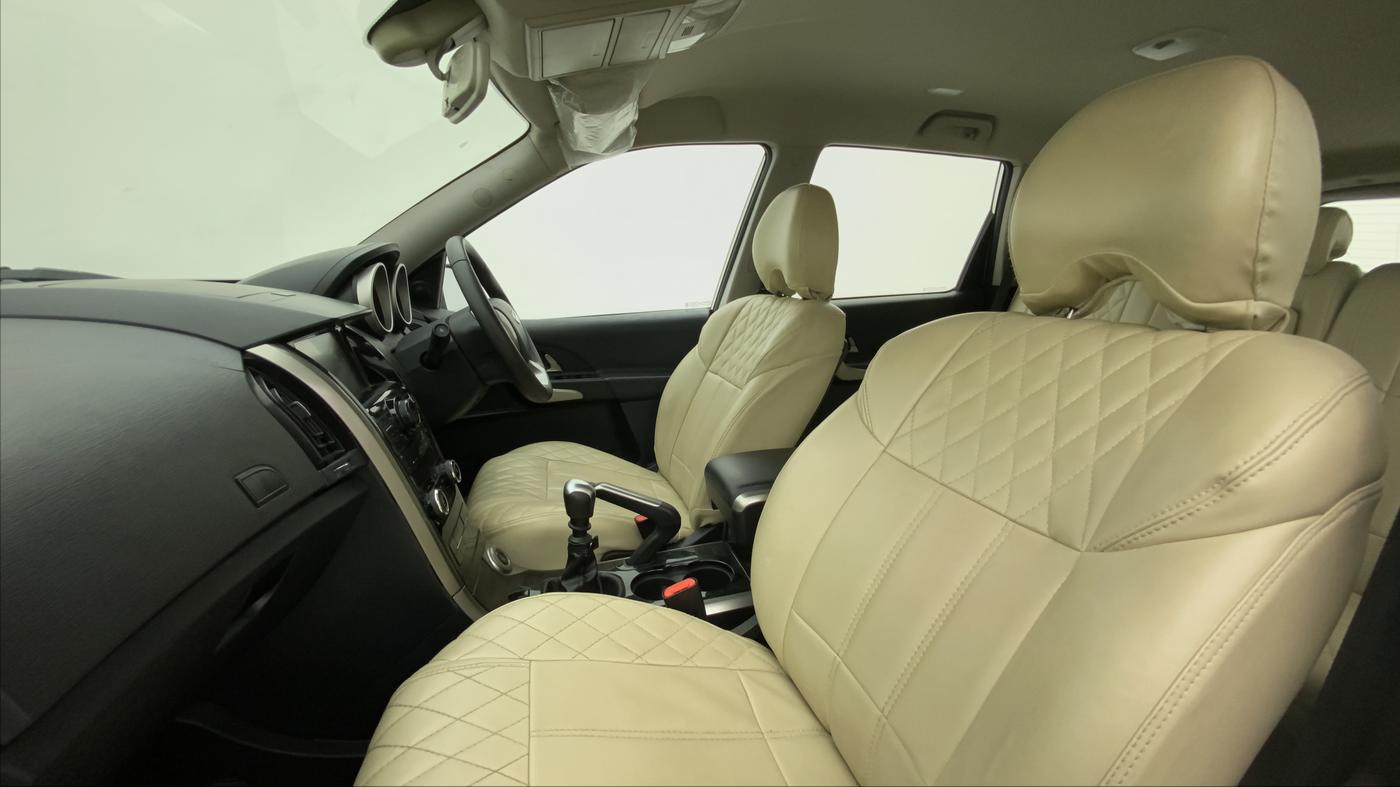 2019 Mahindra XUV500 W7, Diesel, Manual, 47,691 km, Right Side Front Door Cabin