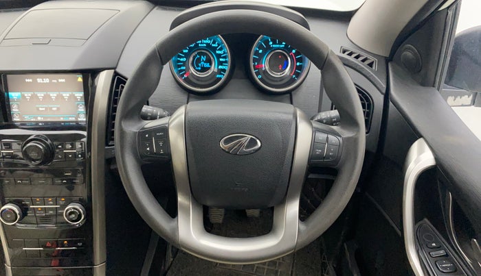 2019 Mahindra XUV500 W7, Diesel, Manual, 47,691 km, Steering Wheel Close Up
