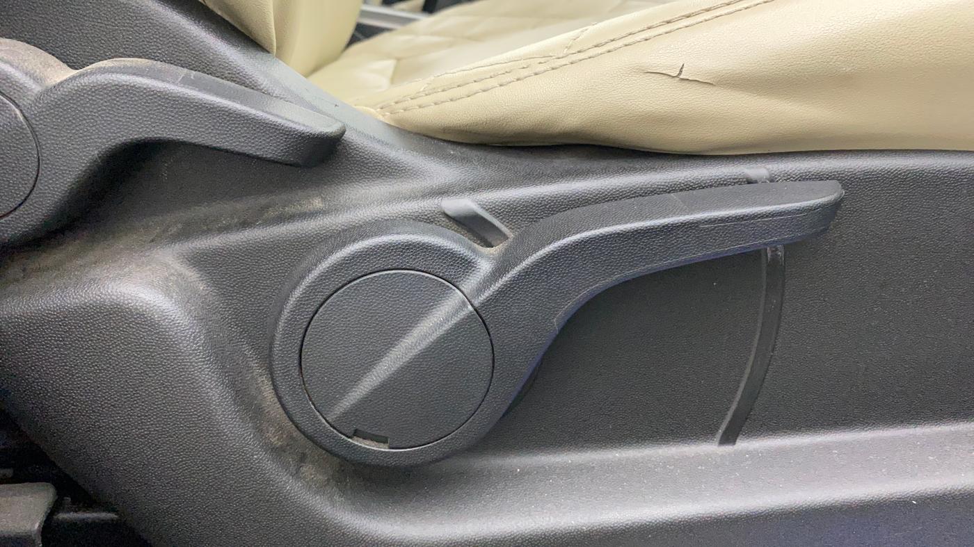 2019 Mahindra XUV500 W7, Diesel, Manual, 47,691 km, Driver Side Adjustment Panel