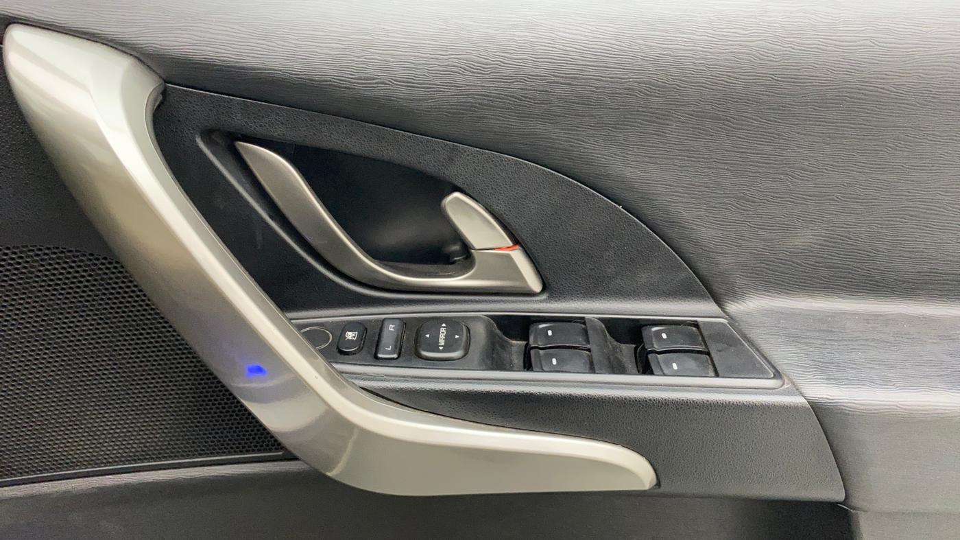 2019 Mahindra XUV500 W7, Diesel, Manual, 47,691 km, Driver Side Door Panels Control