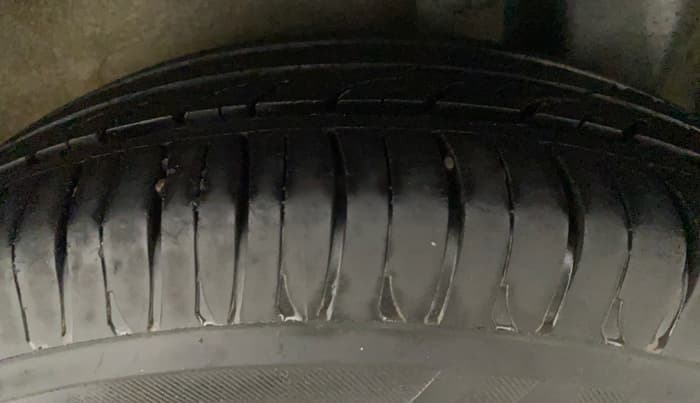 2011 Maruti Ritz ZXI, Petrol, Manual, 96,993 km, Left Rear Tyre Tread