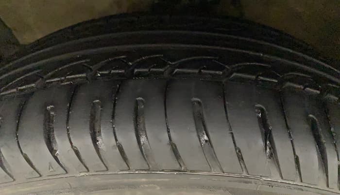 2011 Maruti Ritz ZXI, Petrol, Manual, 96,993 km, Left Front Tyre Tread