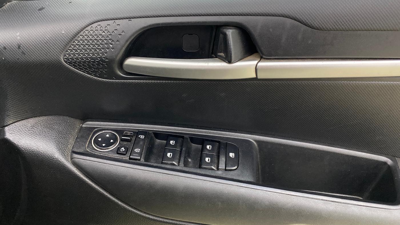 2024 KIA SONET HTK PLUS 1.0 TURBO PETROL IMT, Petrol, Manual, 44,026 km, Driver Side Door Panels Control