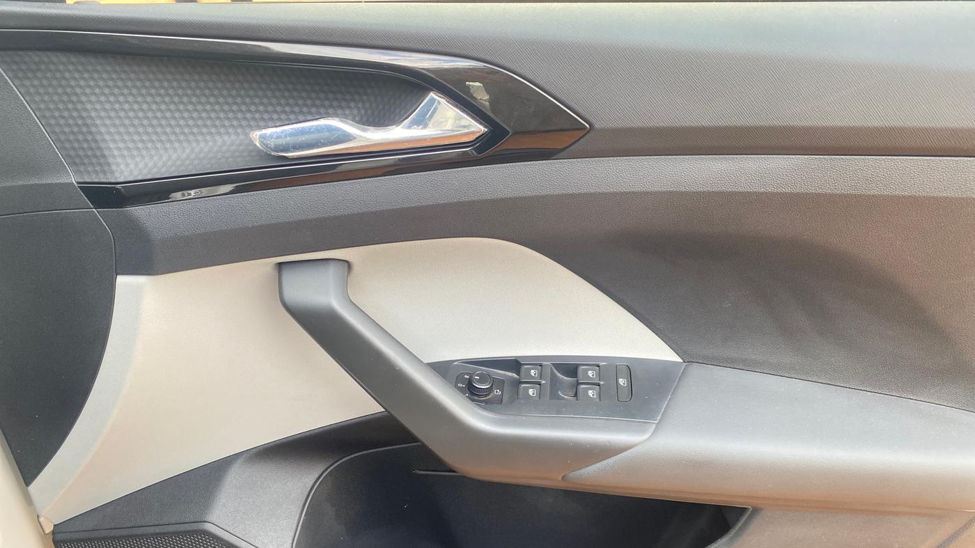 2021 Skoda KUSHAQ STYLE 1.0L TSI AT, Petrol, Automatic, 53,650 km, Driver Side Door Panels Control