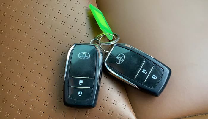 2022 Toyota Innova Crysta 2.7 VX 7 STR, Petrol, Manual, 83,507 km, Key Close Up