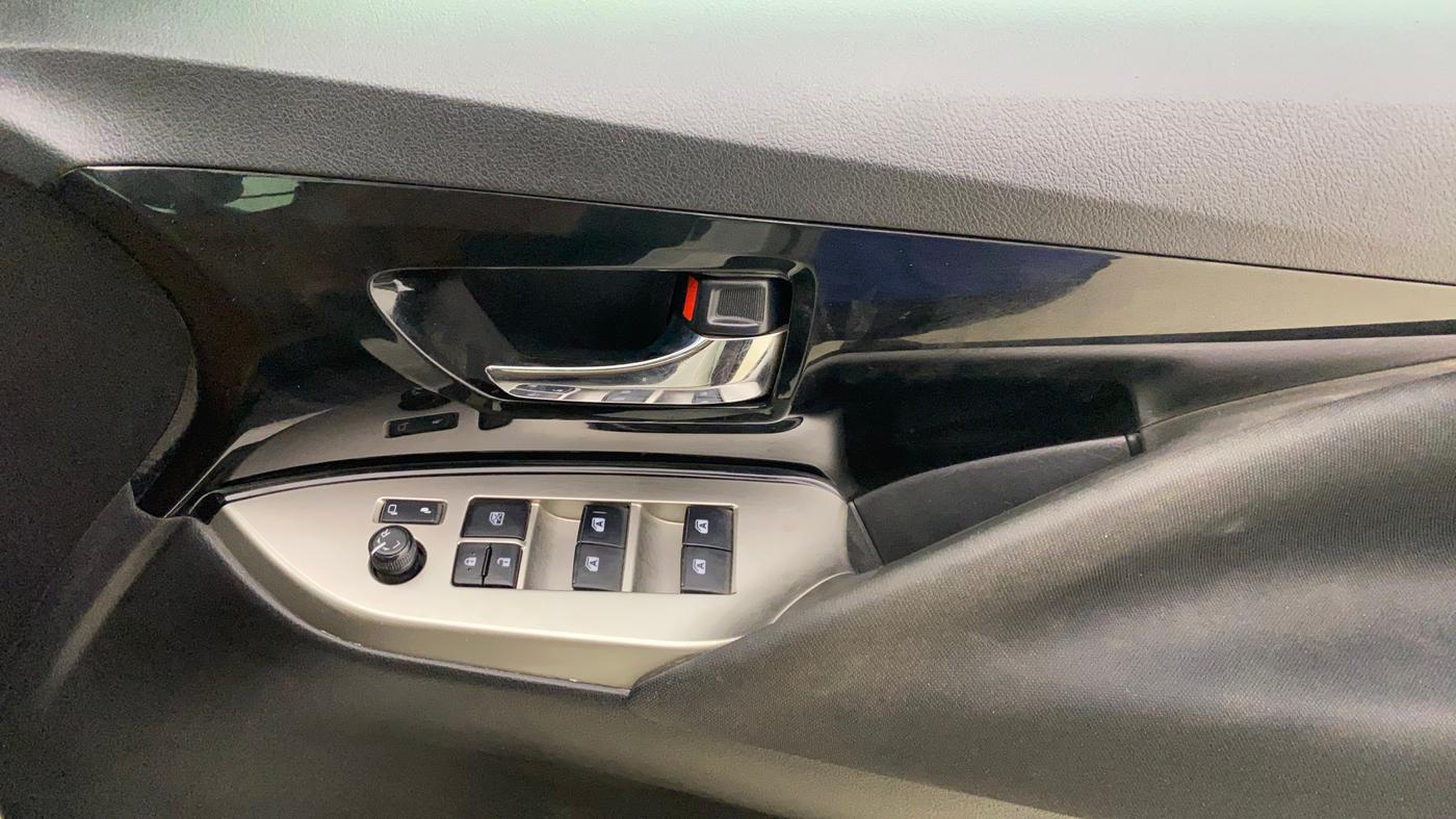 2022 Toyota Innova Crysta 2.7 VX 7 STR, Petrol, Manual, 83,507 km, Driver Side Door Panels Control