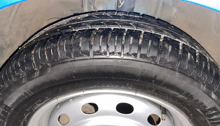 2017 Tata Tiago XZA PETROL, CNG, Automatic, 93,702 km, Left Front Tyre Tread