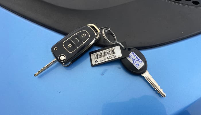 2017 Tata Tiago XZA PETROL, CNG, Automatic, 93,702 km, Key Close Up