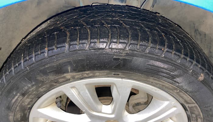 2017 Tata Tiago XZA PETROL, CNG, Automatic, 93,702 km, Right Front Tyre Tread
