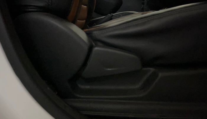 2020 Renault Kwid RXL 1.0, Petrol, Manual, 6,976 km, Driver Side Adjustment Panel