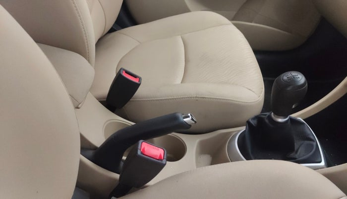 2013 Hyundai Verna FLUIDIC 1.6 CRDI SX, Diesel, Manual, 31,253 km, Gear Lever