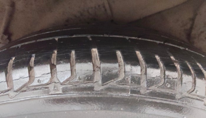 2013 Hyundai Verna FLUIDIC 1.6 CRDI SX, Diesel, Manual, 31,253 km, Left Rear Tyre Tread