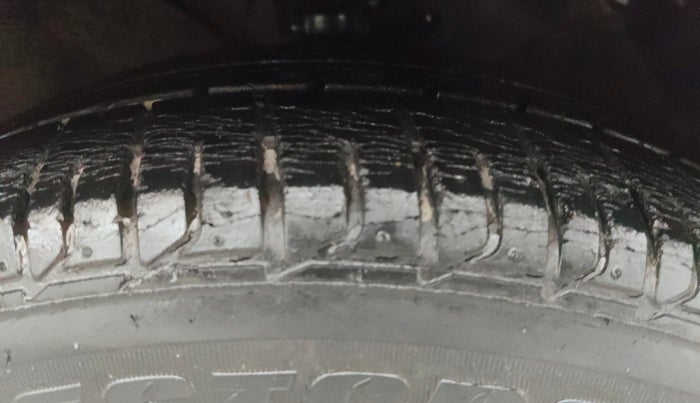 2013 Hyundai Verna FLUIDIC 1.6 CRDI SX, Diesel, Manual, 31,253 km, Right Front Tyre Tread