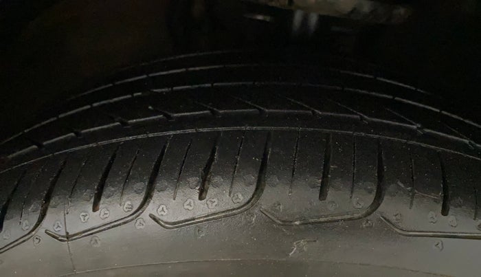 2019 Volkswagen Ameo TRENDLINE 1.0L, Petrol, Manual, 42,470 km, Right Front Tyre Tread