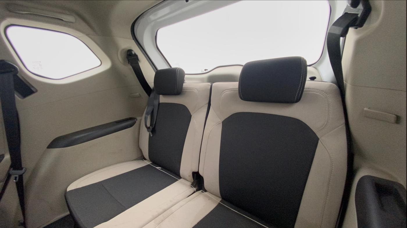 2022 Renault TRIBER RXT, CNG, Manual, 37,724 km, Third Seat Row ( optional )