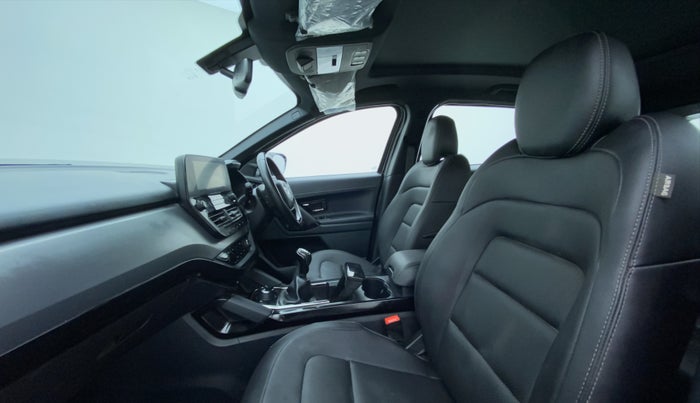 2022 Tata Harrier XZ+ DARK EDITION, Diesel, Manual, 14,710 km, Right Side Front Door Cabin