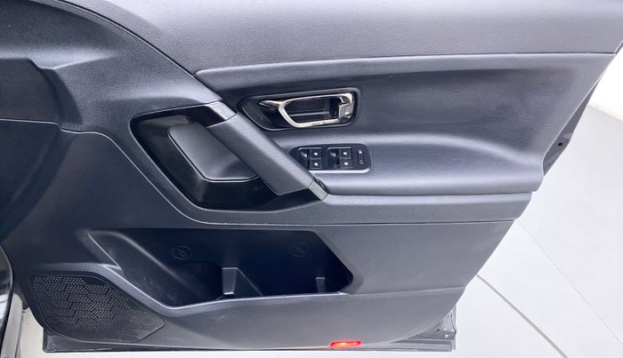 2022 Tata Harrier XZ+ DARK EDITION, Diesel, Manual, 14,710 km, Driver Side Door Panels Control