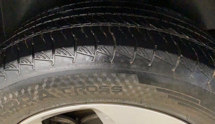 2019 Jeep Compass LONGITUDE (O) 1.4 PETROL AT, Petrol, Automatic, 52,349 km, Left Rear Tyre Tread