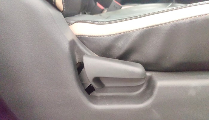 2014 Maruti Wagon R 1.0 VXI, Petrol, Manual, 88,292 km, Driver Side Adjustment Panel