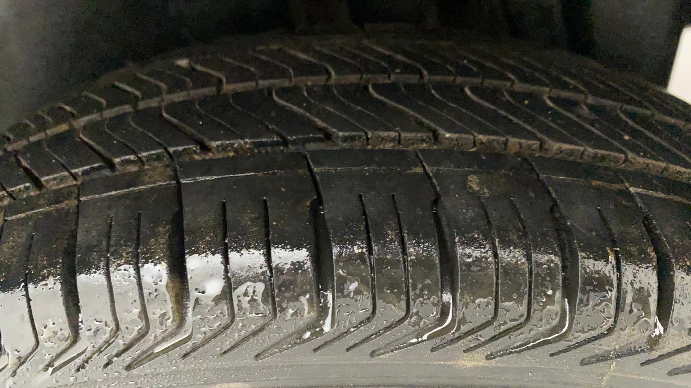 2012 Maruti Swift VXI, Petrol, Manual, 86,417 km, Left Rear Tyre Tread