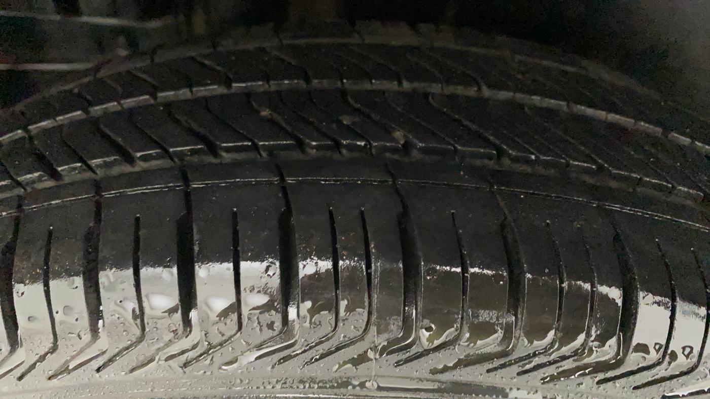 2012 Maruti Swift VXI, Petrol, Manual, 86,417 km, Right Rear Tyre Tread