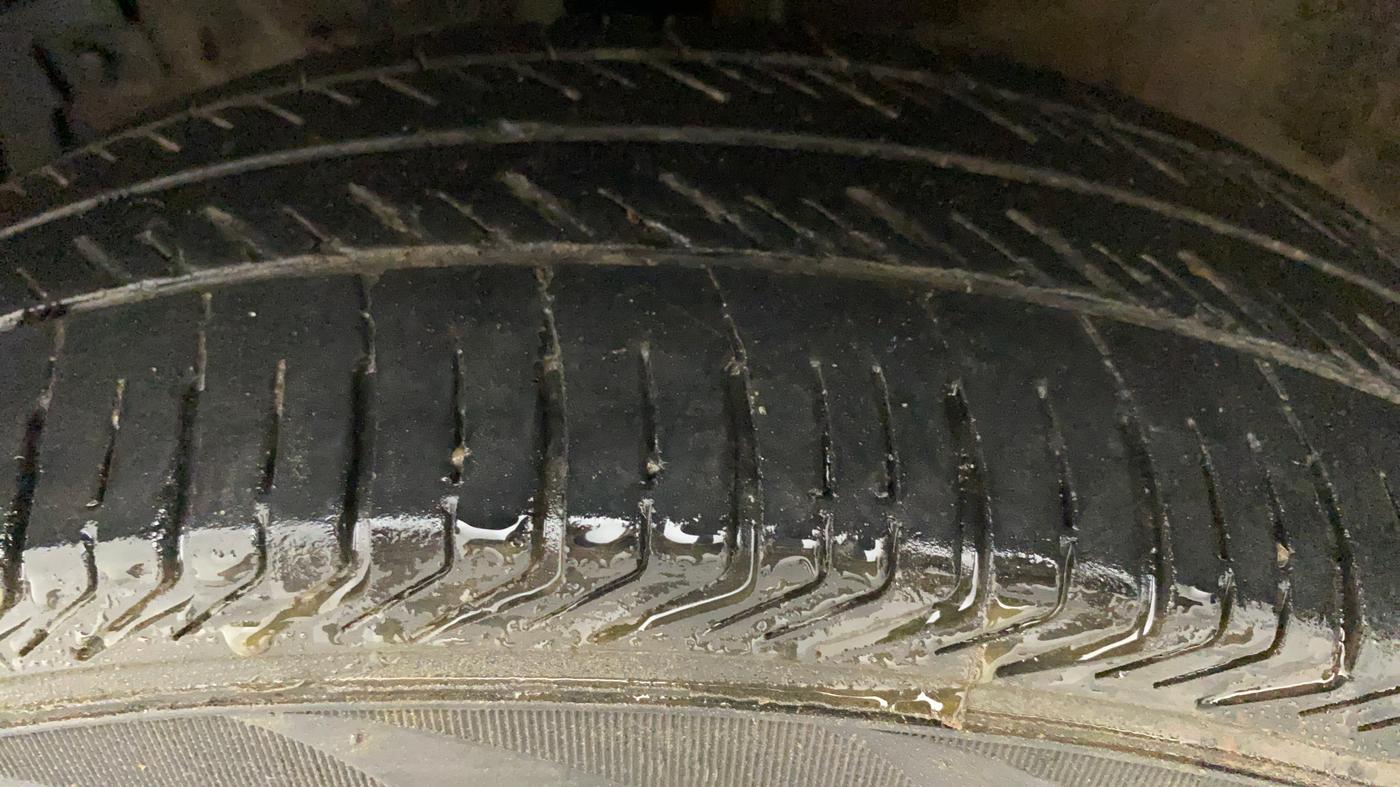2012 Maruti Swift VXI, Petrol, Manual, 86,417 km, Left Front Tyre Tread