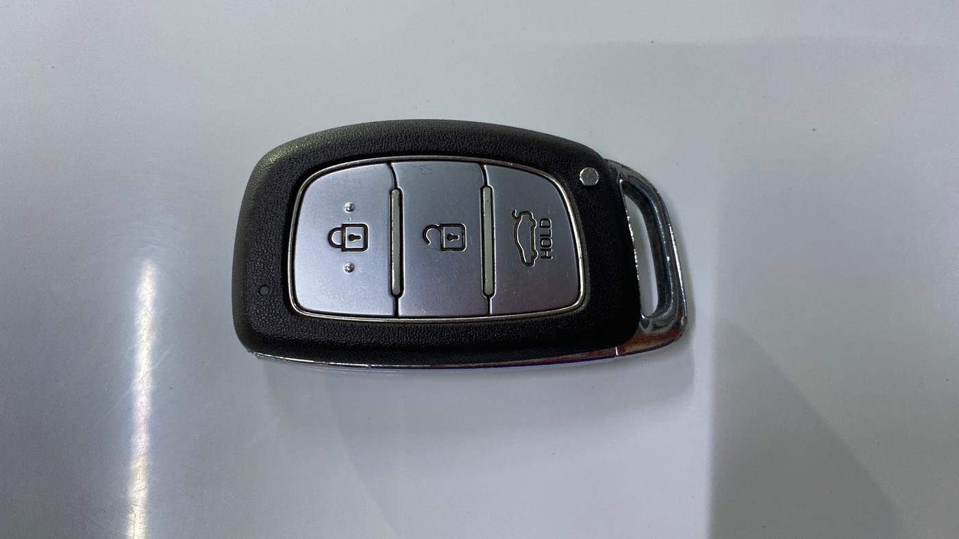 2016 Hyundai Grand i10 ASTA 1.2 KAPPA VTVT, Petrol, Manual, 51,365 km, Key Close Up