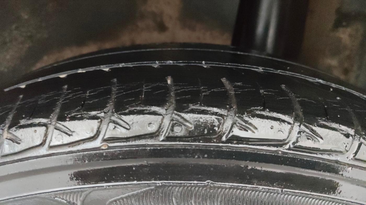 2016 Maruti Ertiga VXI CNG, CNG, Manual, 1,37,463 km, Left Rear Tyre Tread
