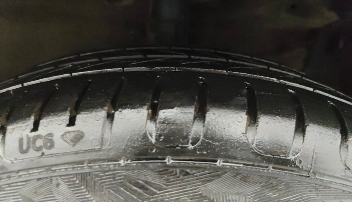 2016 Maruti Ertiga VXI CNG, CNG, Manual, 1,37,463 km, Right Front Tyre Tread